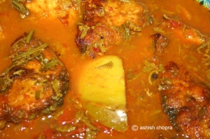 Maasor tenga (sour fish curry): I can in fact see a pice of ou tenga floating